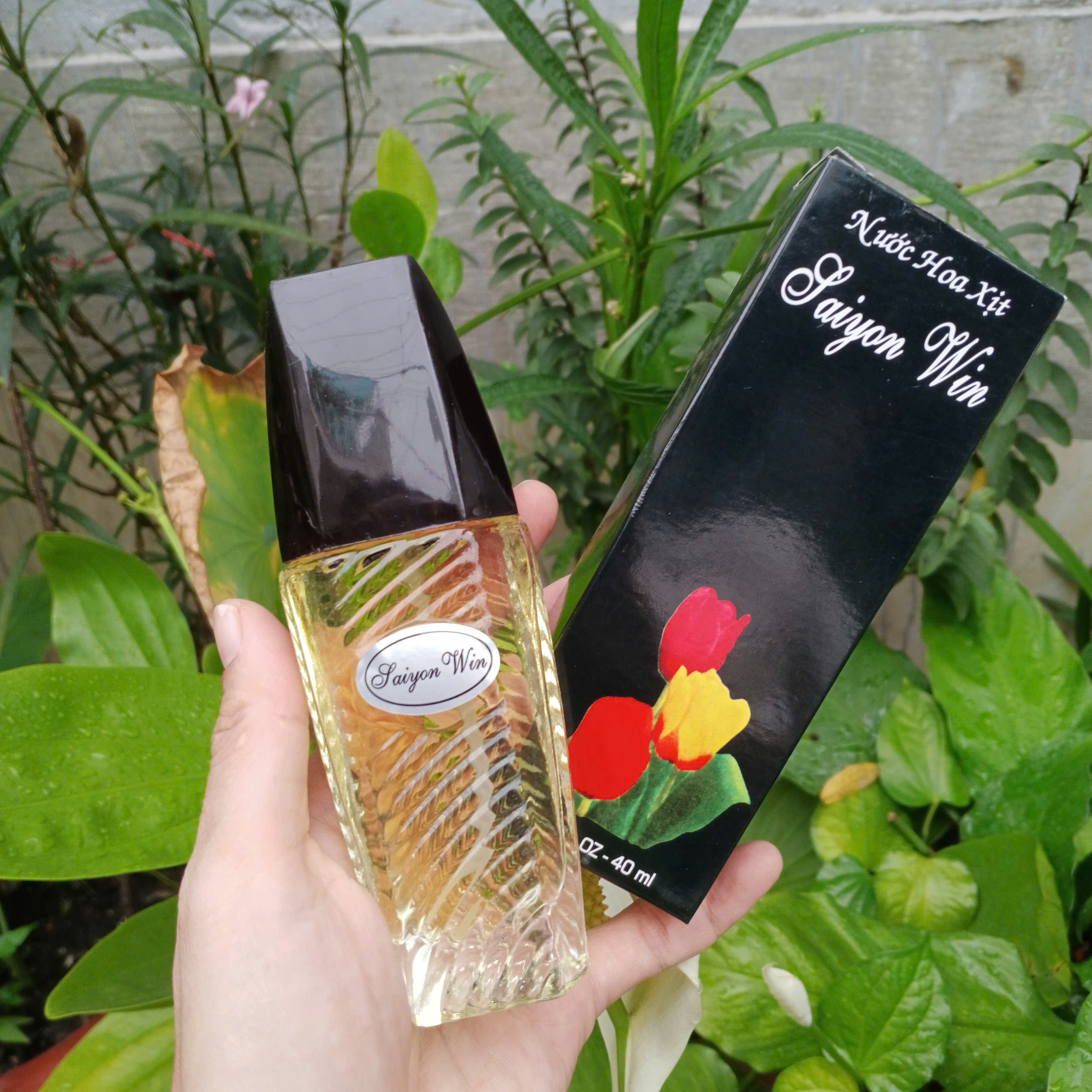Nước Hoa Sài Gòn Win đen 3 bông hoa 40ml