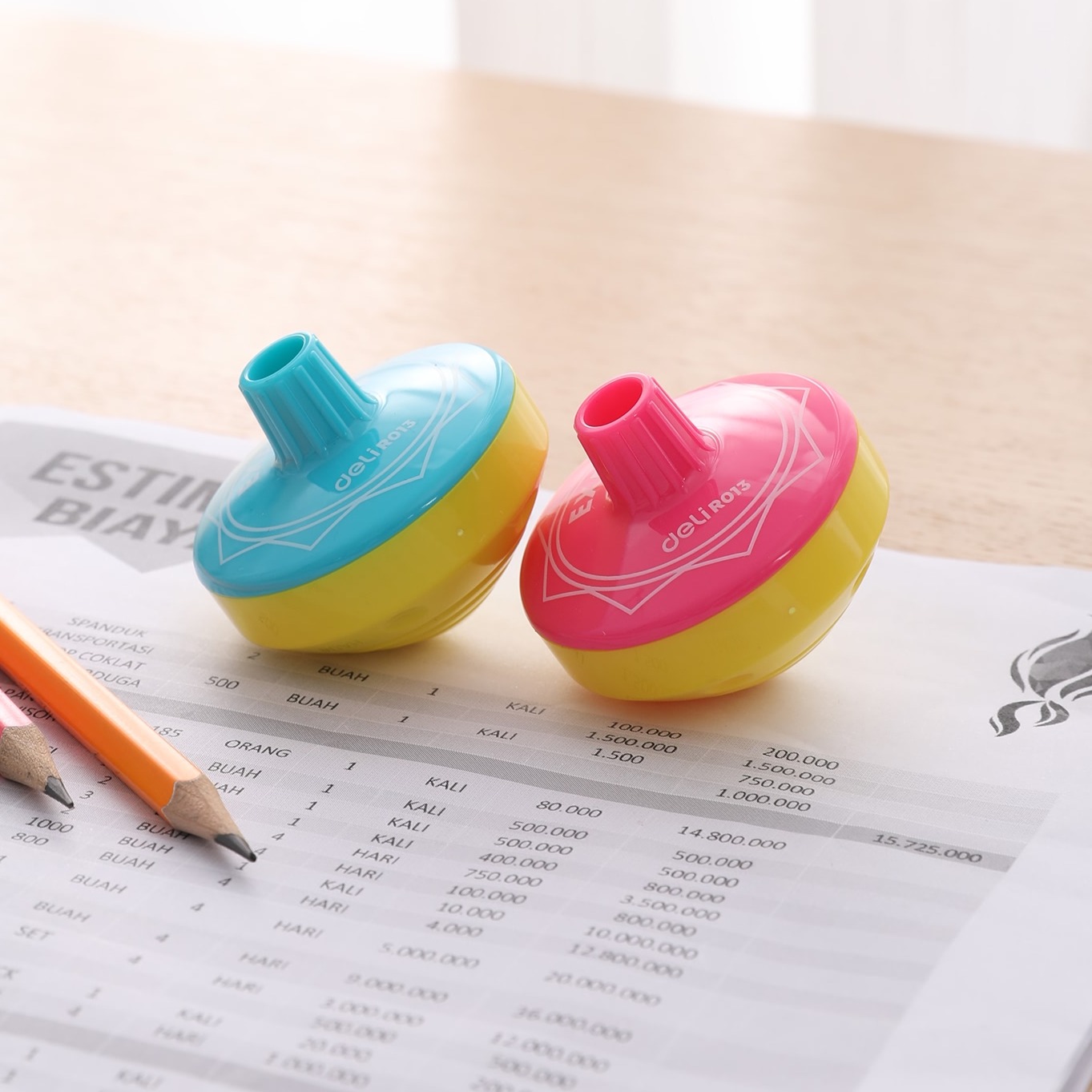 Gọt chì mini Deli - Hình con quay - Xanh dương/Hồng - 1 chiếc - ER01301