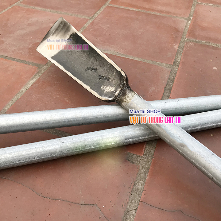 Thuổng lưỡi cong cán dài 110cm chắc chắn