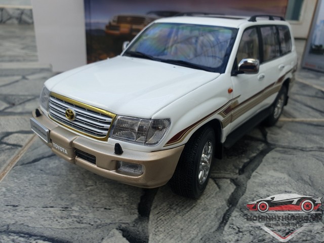 [HCM]Xe mô hình Toyota Land Cruiser LC100 tỉ lệ 1:18