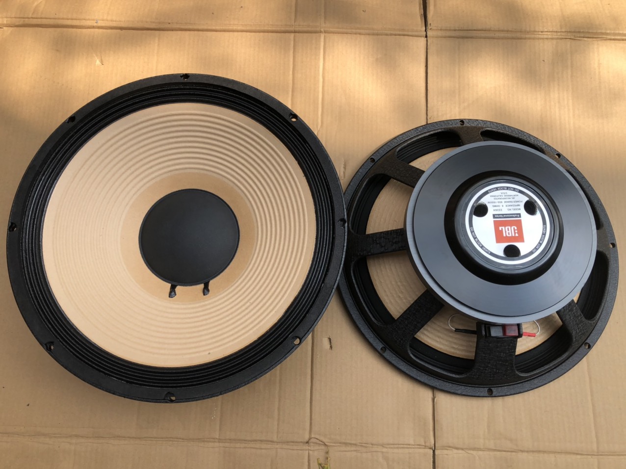 1 đôi bass 40 jbl - từ 220 côn 100 - màng vàng / giá 1 đôi.