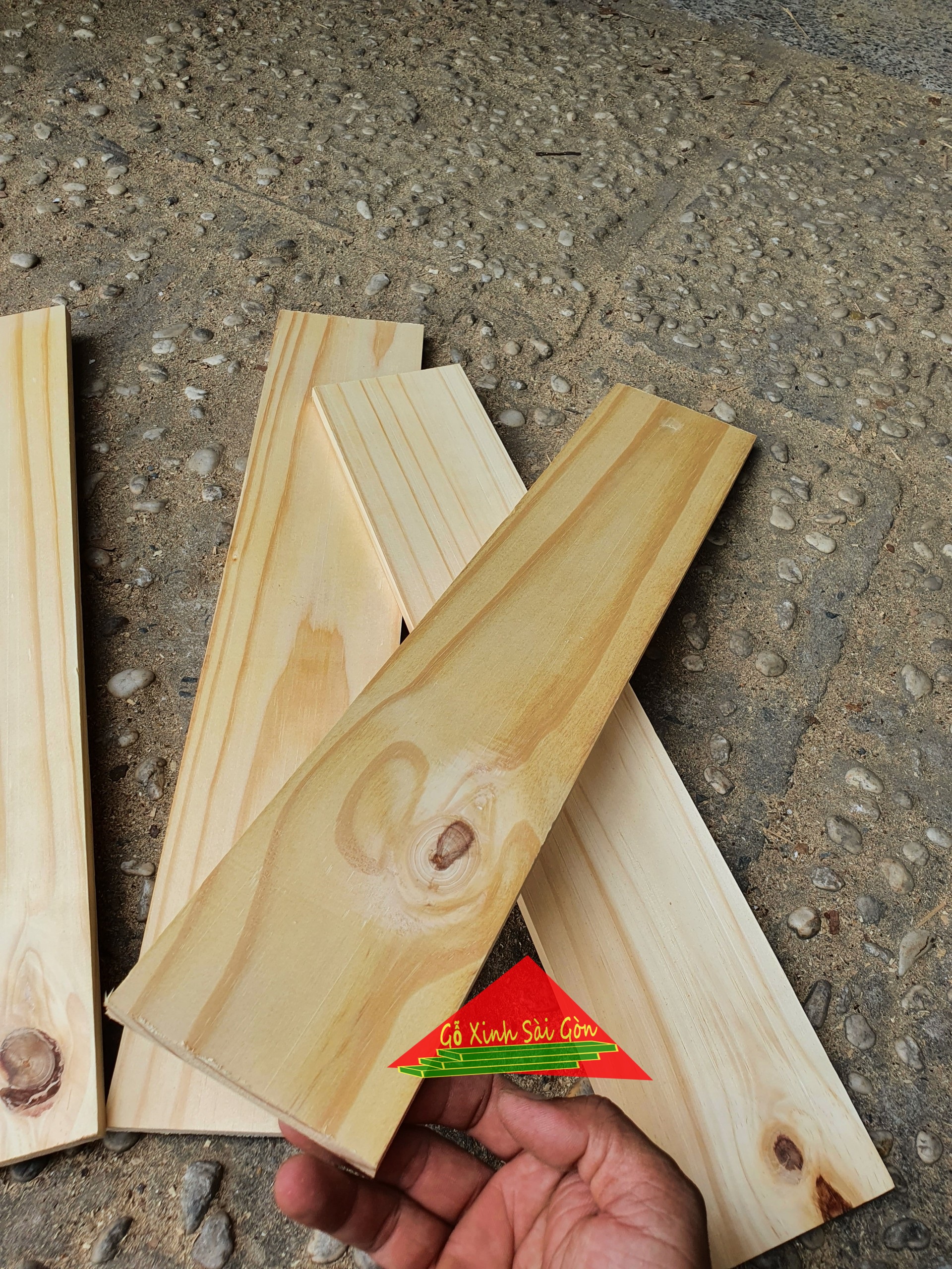 Thanh gỗ thông dày 1cm, dài 80cm, rộng 10cm được bào láng 4 mặt phù hợp để trang trí, chế loa bluetooth,ốp tường,DIY