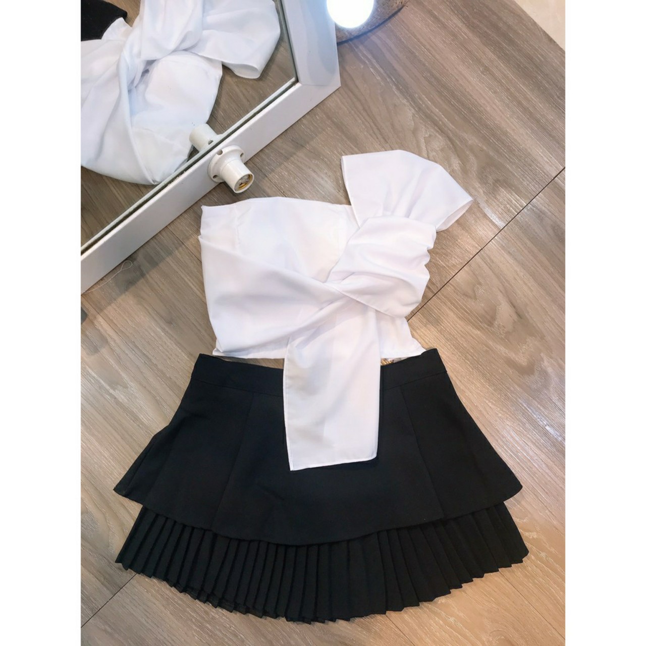 [ QUÁ NGỌT NGÀO]TU- SET ÁO NƠ LỆCH VAI CHÂN VÁY 2 TẦNG DẬP LY