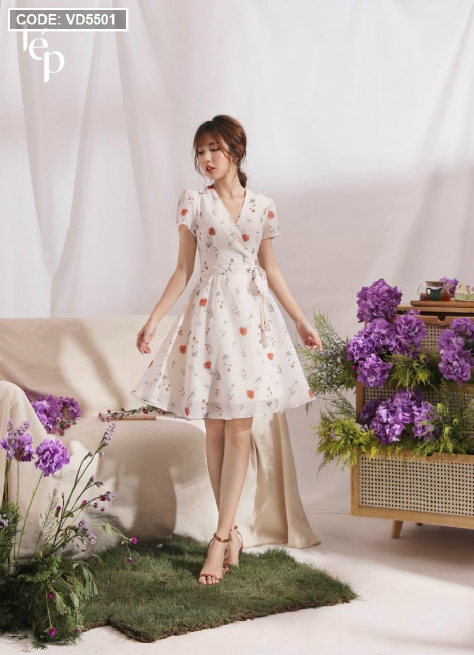 Đầm trắng hoa đỏ đắp chéo thắt eo/Spreading -red flower-white-chiffon fabric dress