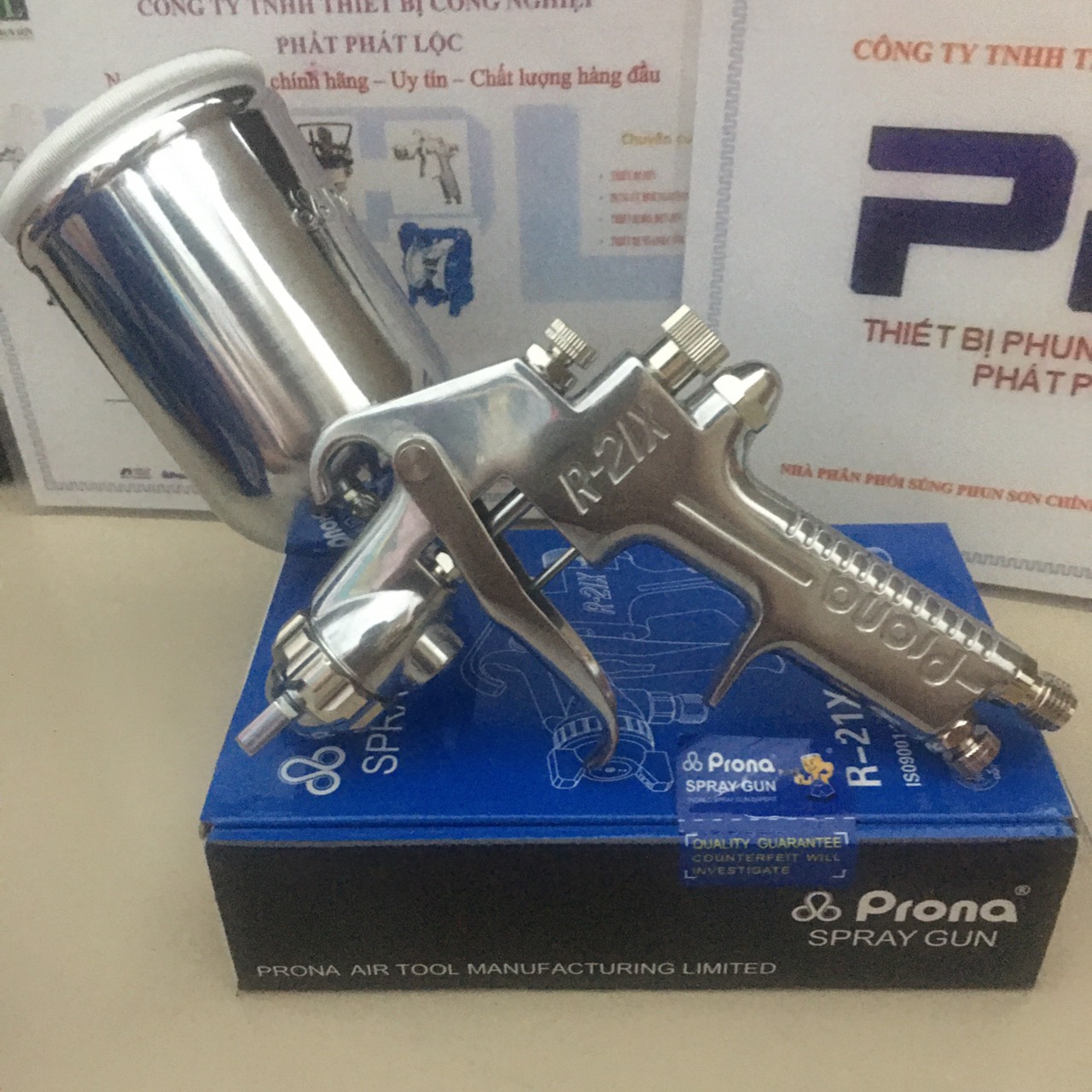 Súng phun sơn PRONA R21X-G13 chuyên phun PU gỗ phun sơn xe máy ô tô với độ phun đẹp mịn hàng đài loan chất lượng cao