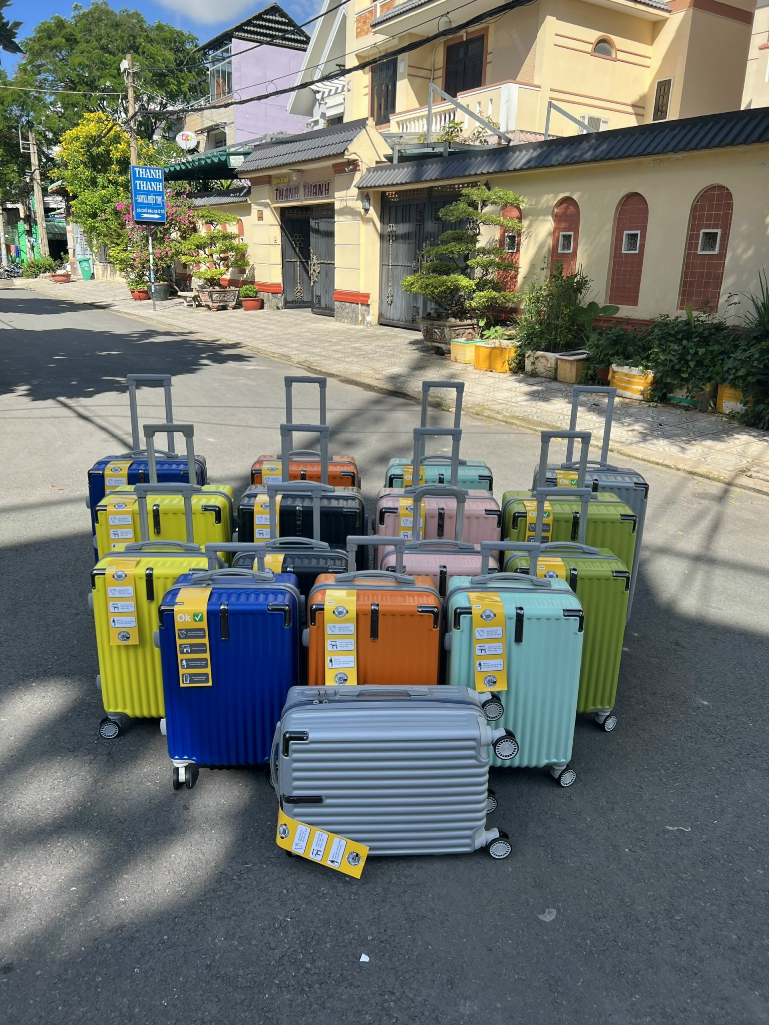 Vali hintas vl010 vali nhựa abs xin sò