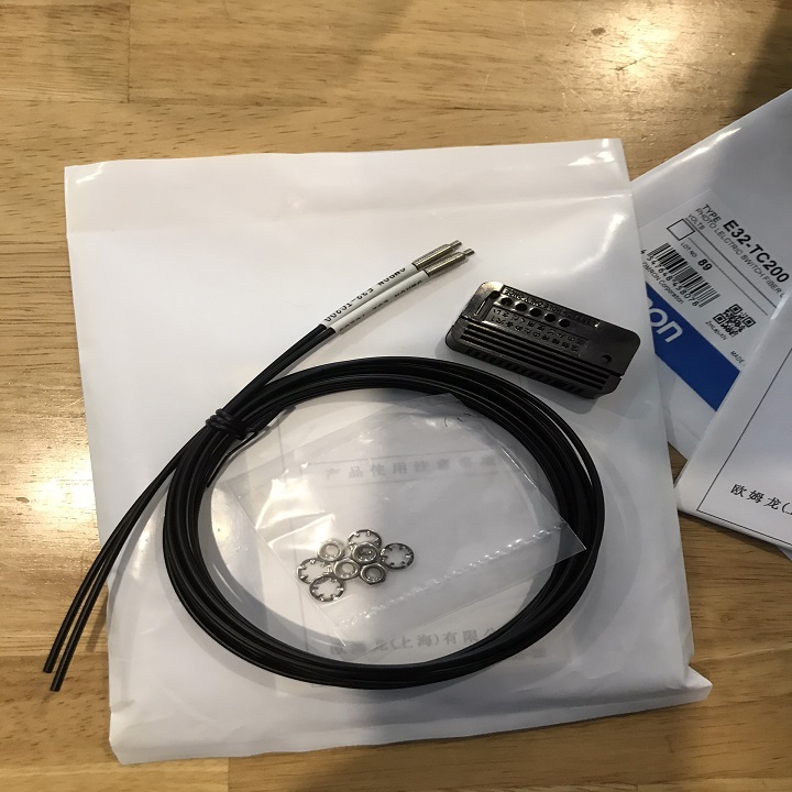 Cảm Biến Sợi Quang Omron E32-TC200E