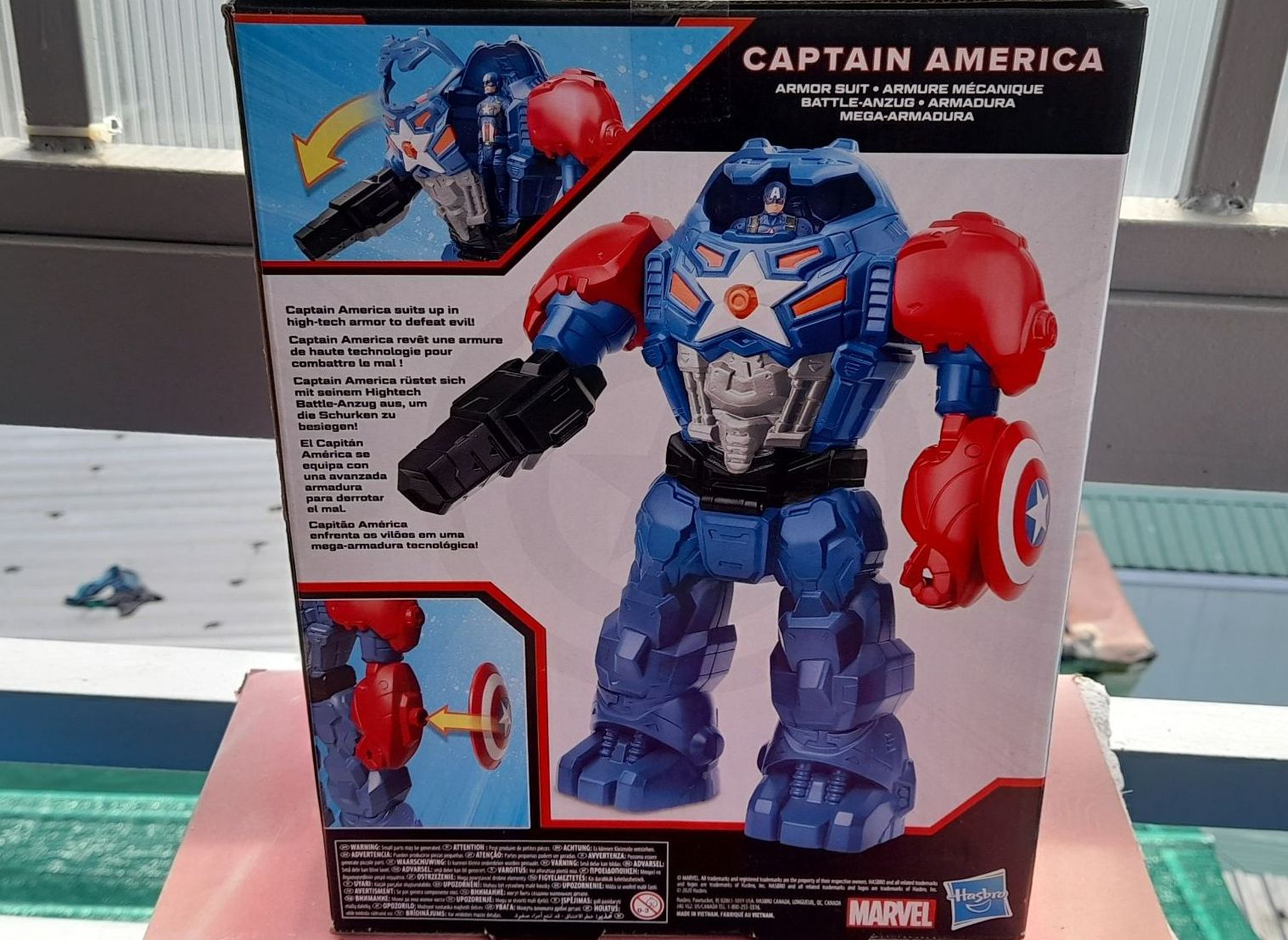 Mô hình nhân vật Captain America của hãng Hasbro - Robot 2 trong 1 Marvel Super Hero Adventures cao 26cm - Nhân vật bằng nhựa và nguyên hộp như hình.