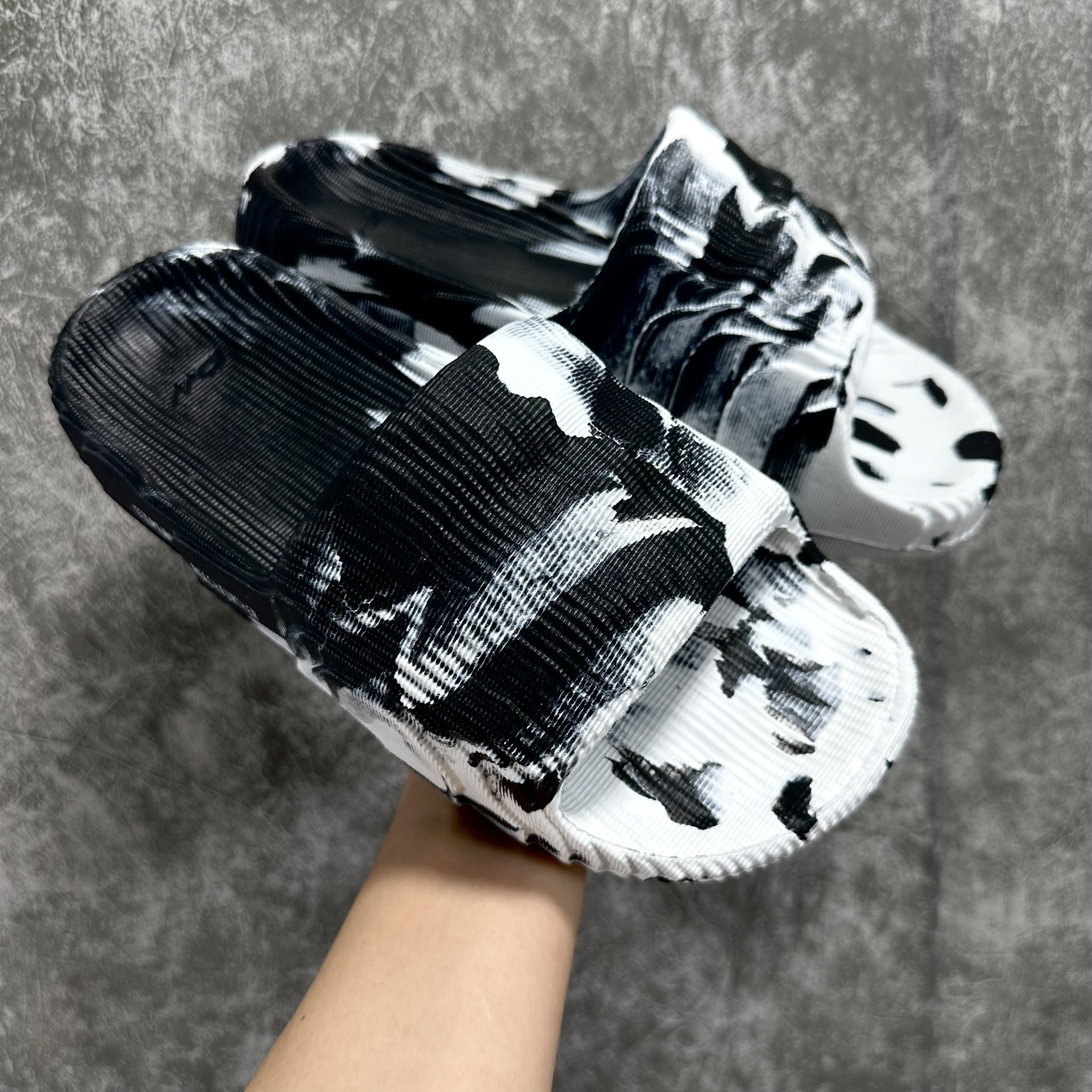 Dép ADILETTE 22 Dép đúc DAS loang đen trắng nguyên khối quai ngang nam nữ Freeship không box