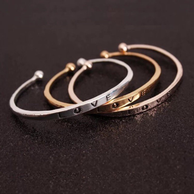 Vòng tay lắc tay khắc chữ love cổ tay to nhỏ đều đeo được free size mốt năm 2019, cam kết hàng đúng mô tả, chất lượng đảm bảo an toàn đến sức khỏe người sử dụng