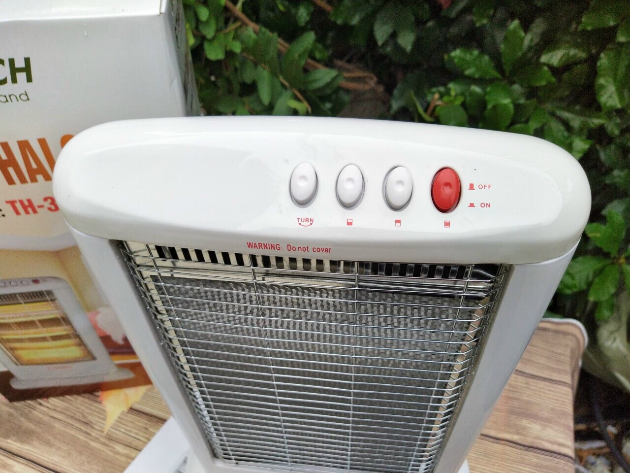 Máy sưởi halogen Thaitech TH-33 Đèn sưởi 3 bóng - GIA DỤNG HÀNG 3 MIỀN