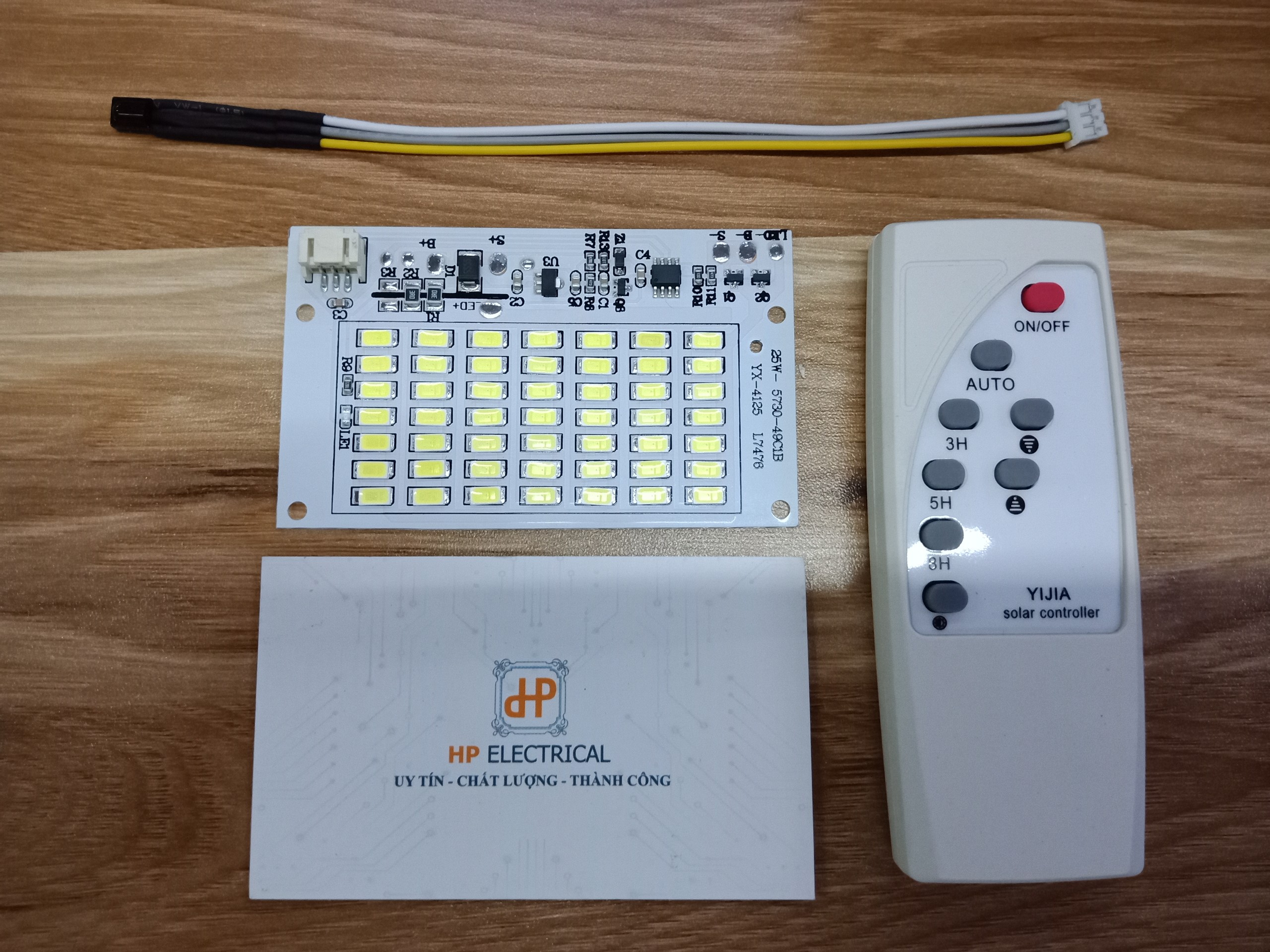 Đèn pha led năng lượng mặt trời 25w 88/52mm kèm Remote và cảm biến hồng ngoại HP Electrical