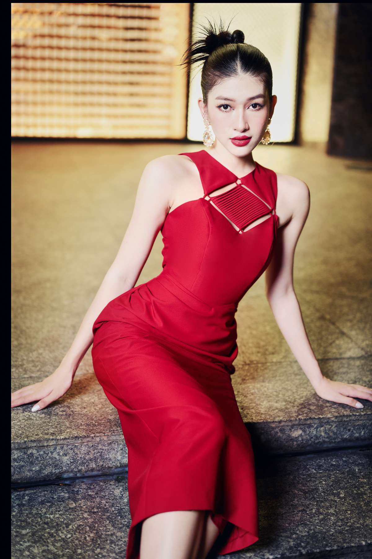 Vella Fashion - Đầm không tay cut-out sang trọng VD22094