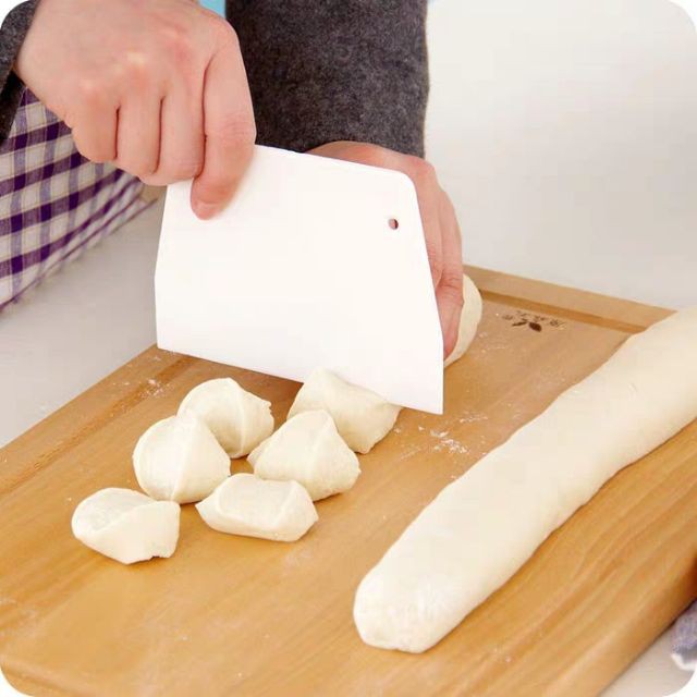 Dao vét, dao cắt bột làm bánh .
