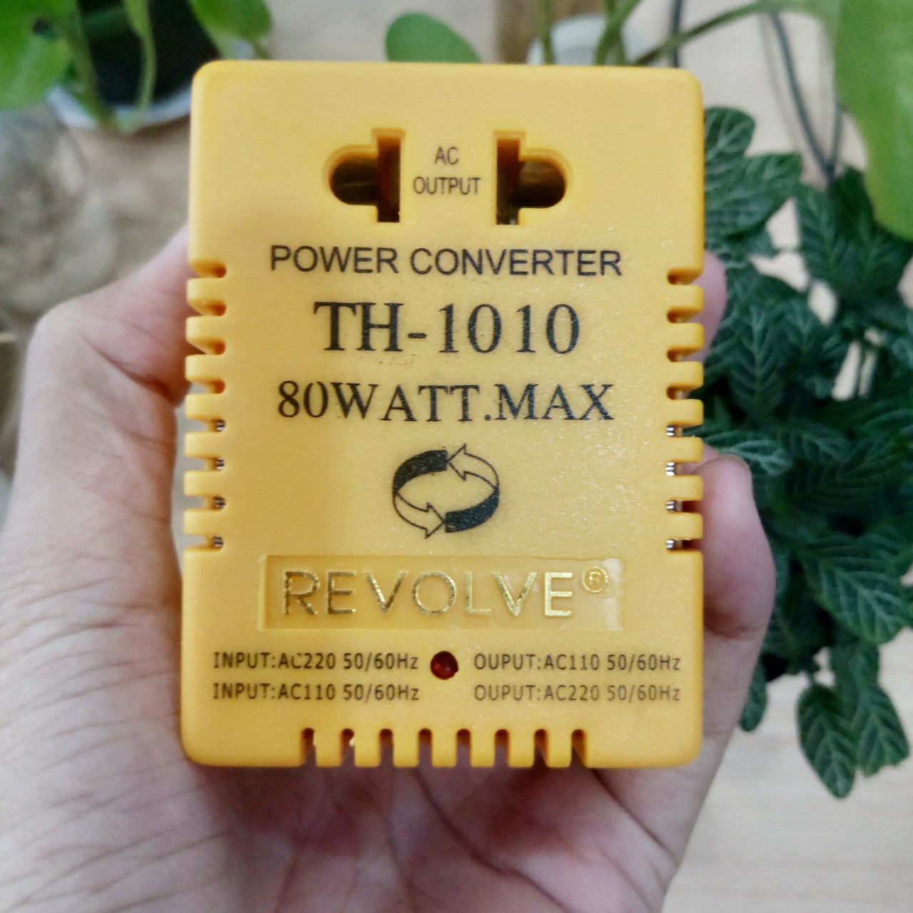Cục chuyển nguồn máy hút sữa Medela Pump từ 220V sang 110V