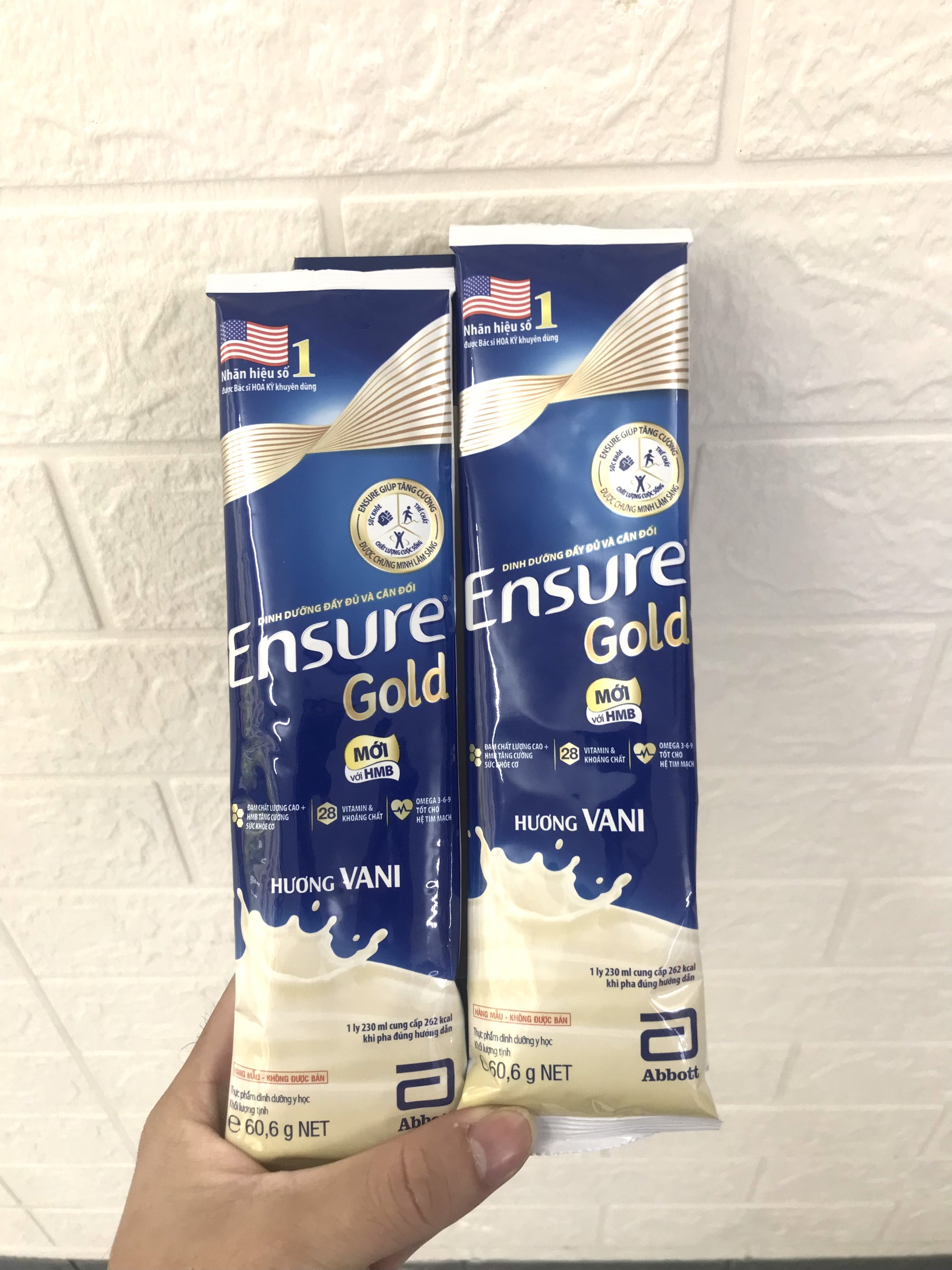 1 hộp 2 gói ensure gold hương vani 60,6g