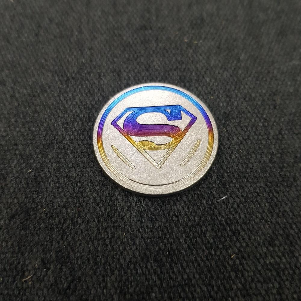 Tem titan xe máy, tem biểu tượng dán xe máy kiểu siêu nhân SUPER MEN (100% TITANIUM)