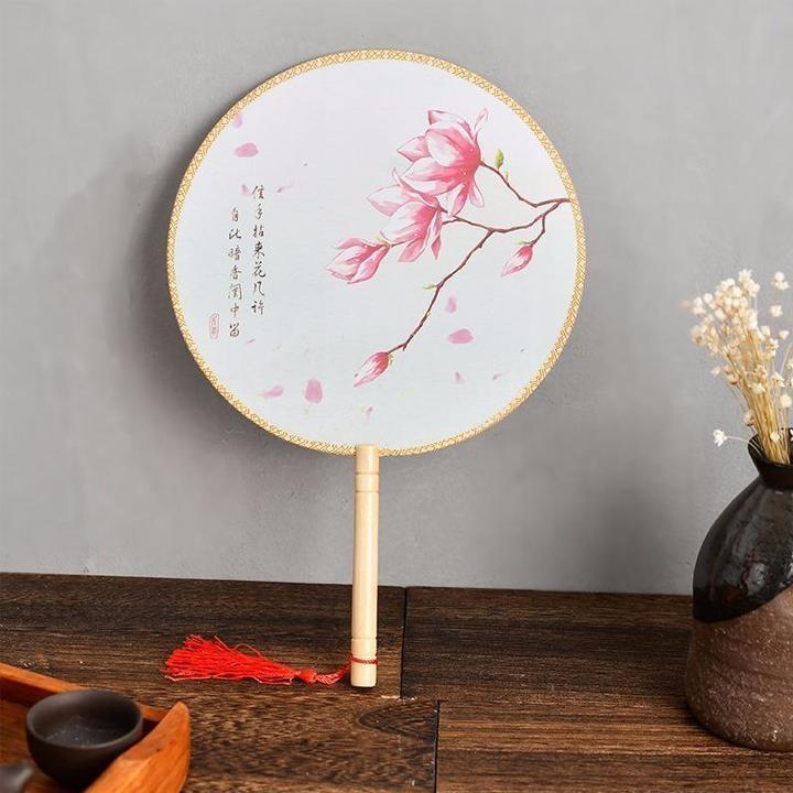 Quạt tròn cổ trang dây tuyến cán gỗ phong cảnh cổ non sông đàn cầm ngọc bội hoa đào mẫu đơn cầm tay cosplay in họa tiết đẹp