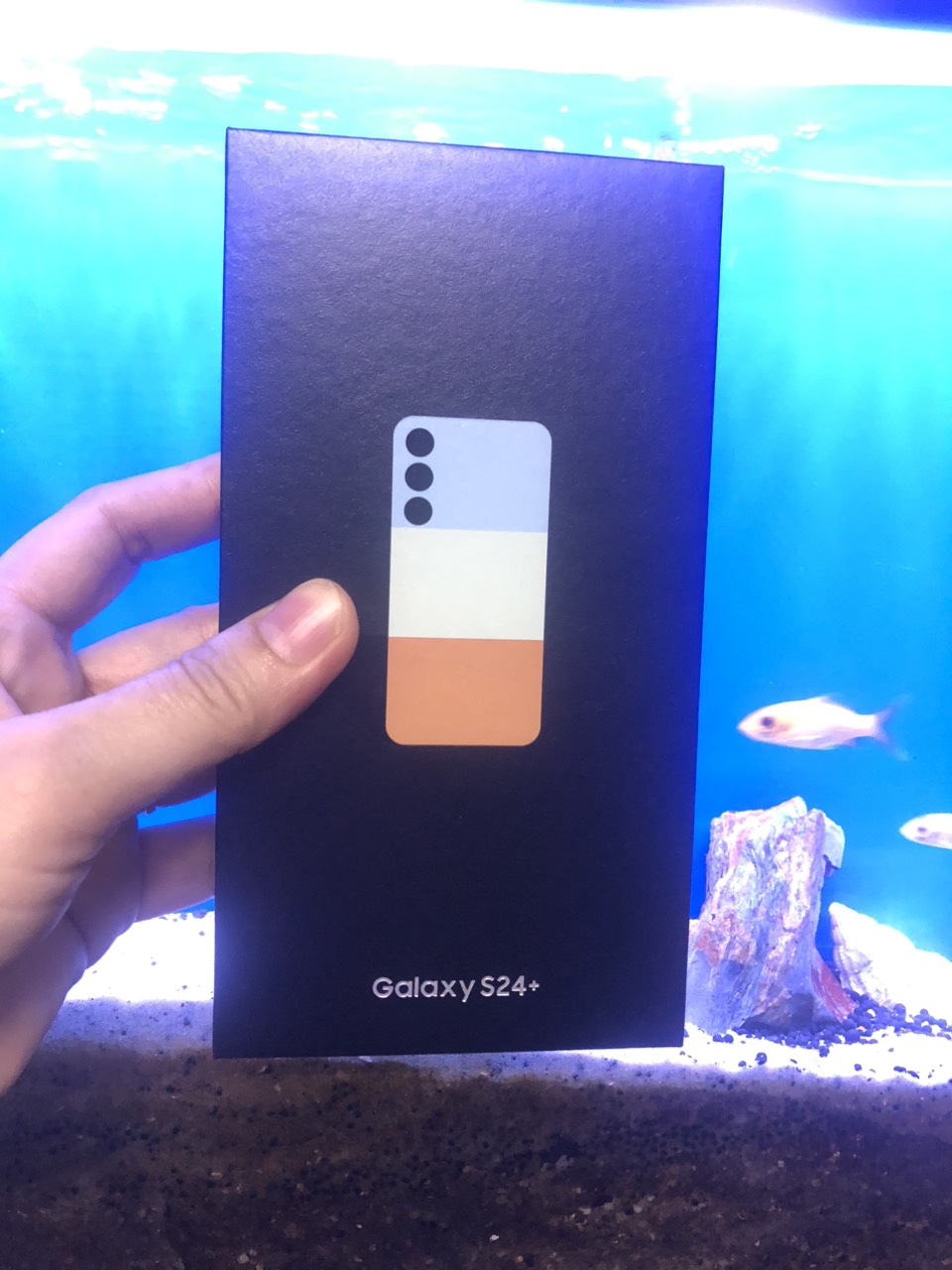 Điện thoại samsung galaxy s24+ 5g nguyên seal, chính hãng,mới 100%,màn hình:	dynamic amoled 2x 6.7" quad hd+ , camera sau: chính 50 mp & phụ 12 mp, 10 mp, camera trước: 12 mp chip: exynos 2400 8 nhân, sim:1 nano sim & 1 esim,pin: 4000mah