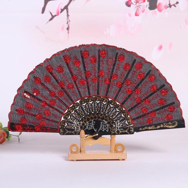 (50k) Quạt cổ trang họa tiết lông công nan nhựa nền đỏ quạt cẩm tay trang trí cosplay