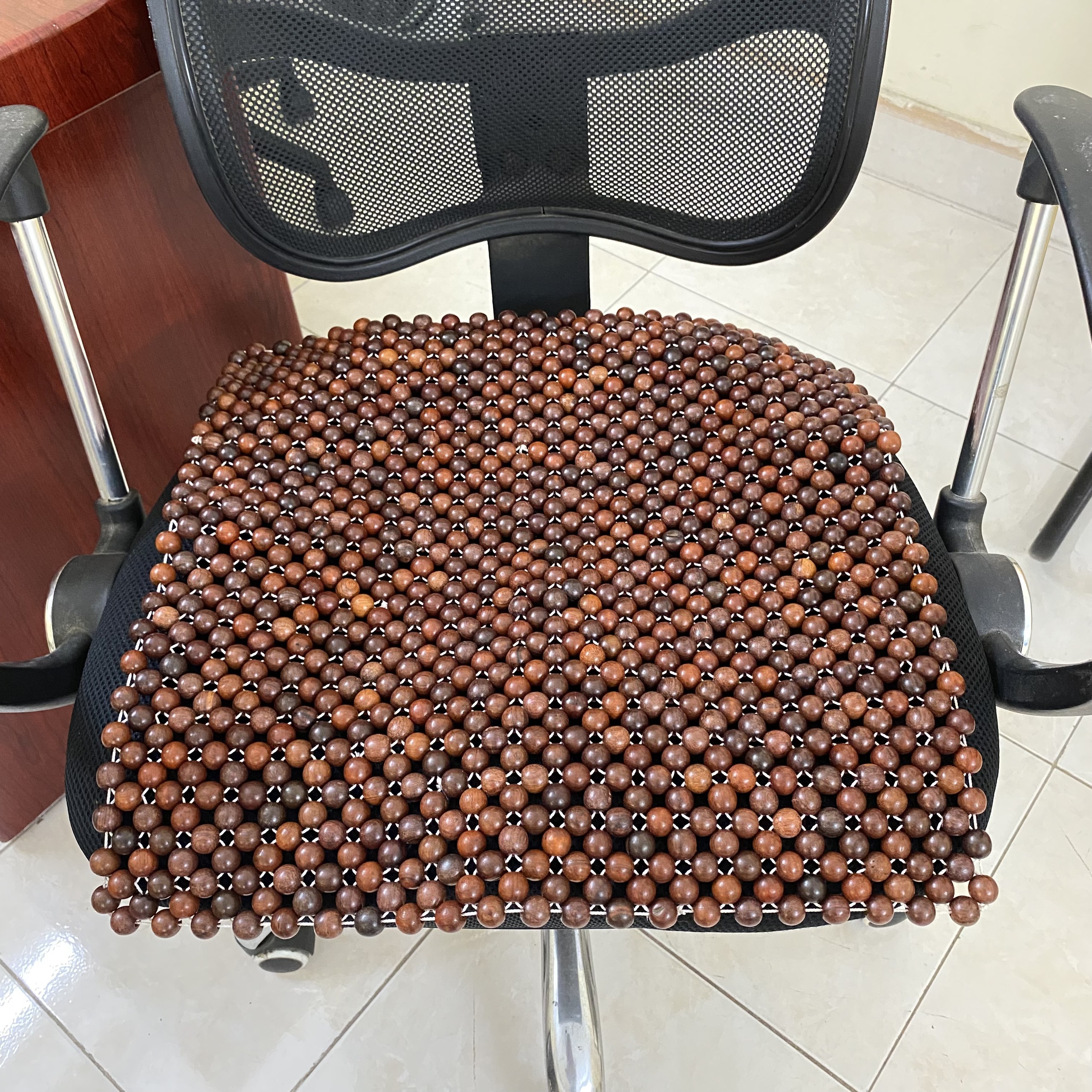 Lót ghế văn phòng- Đệm lót ghế văn phòng gỗ Trắc - Massage thư giản, giảm tình trạng mỏi cơ, đau nhức
