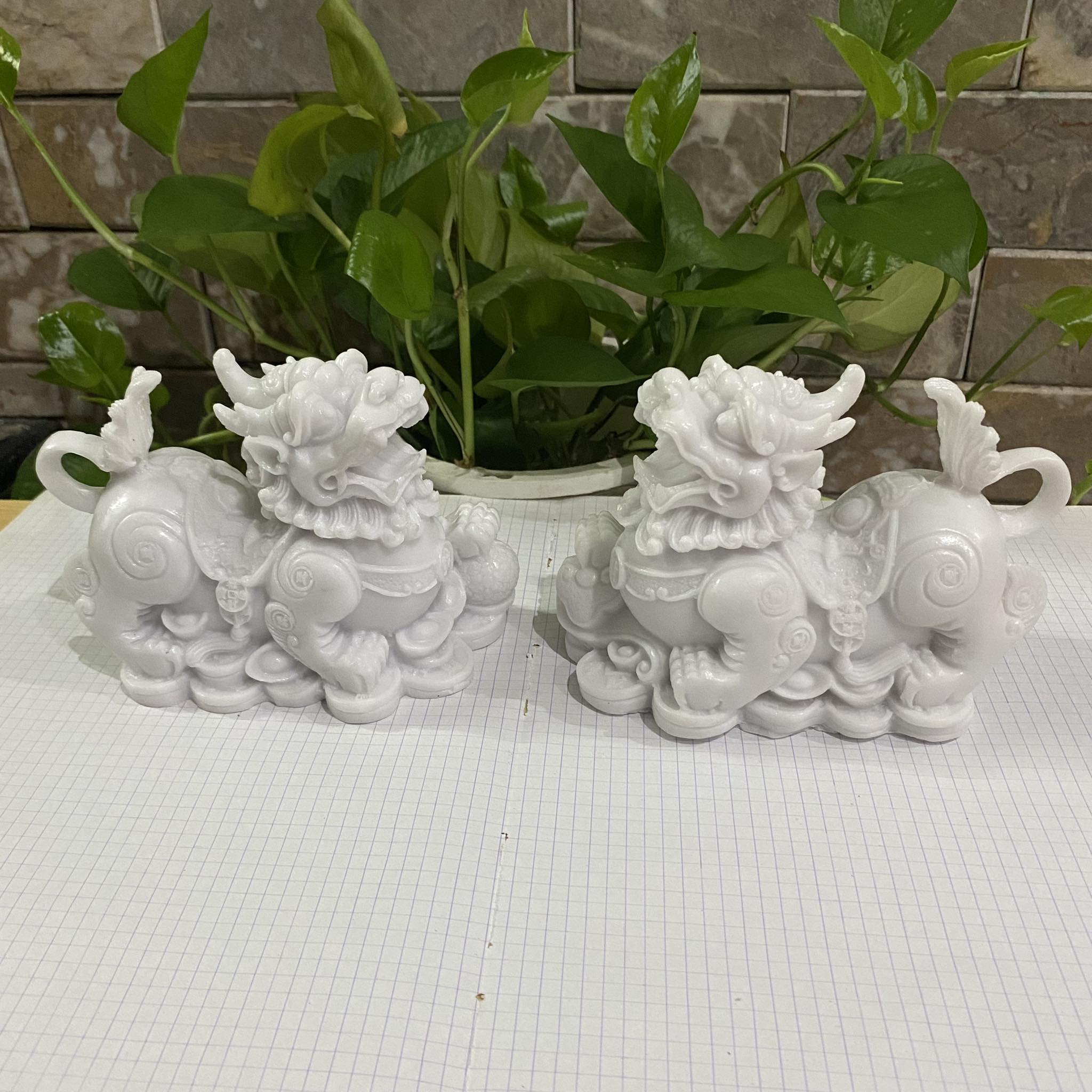 Tỳ hưu phong thủy ,Cặp tỳ hưu màu trắng zize lớn,mang phong thủy tài lộc dài 13.5 cm cao 11.5 cm