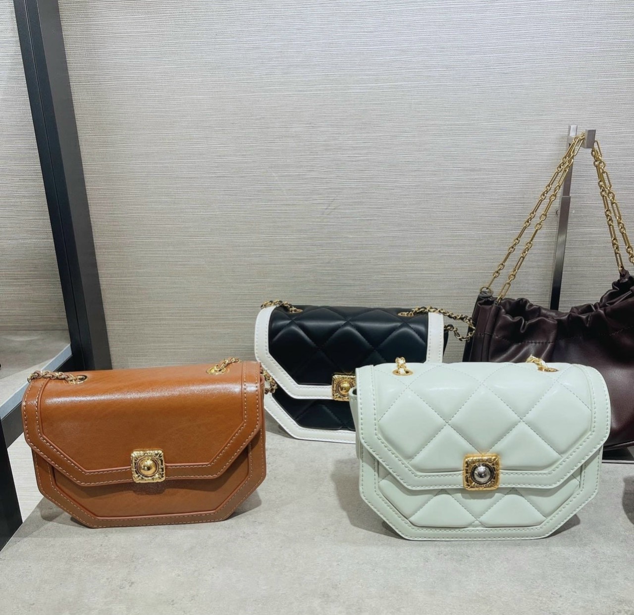 Túi đeo chéo nữ 𝗖𝗞𝟮-𝟮𝟬𝟲𝟳𝟭𝟰𝟬𝟲 Size :20cm*6,5cm*14cm