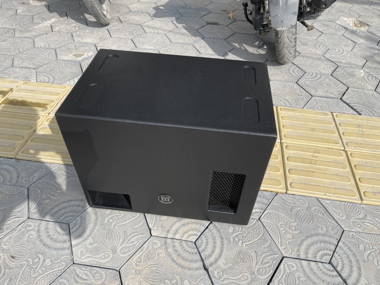Trầm điện martin 30