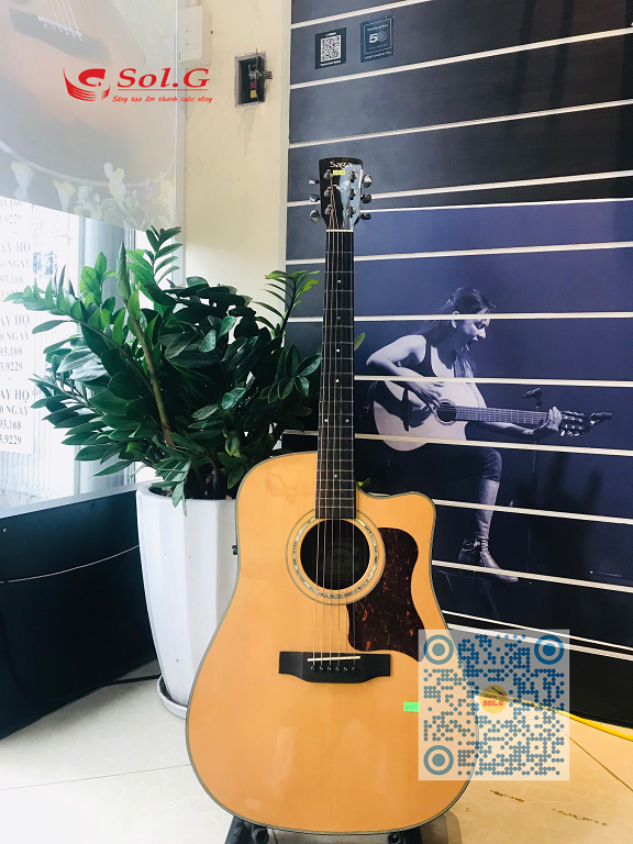 Đàn Guitar Acoustic Saga D100C có EQ ra loa