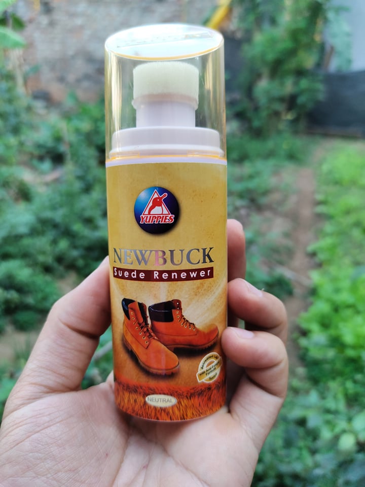 Một chai xi đánh giày da lộn sản xuất tại Malaysia - làm mềm, làm mới da lộn và da buck (màu nâu và đen)