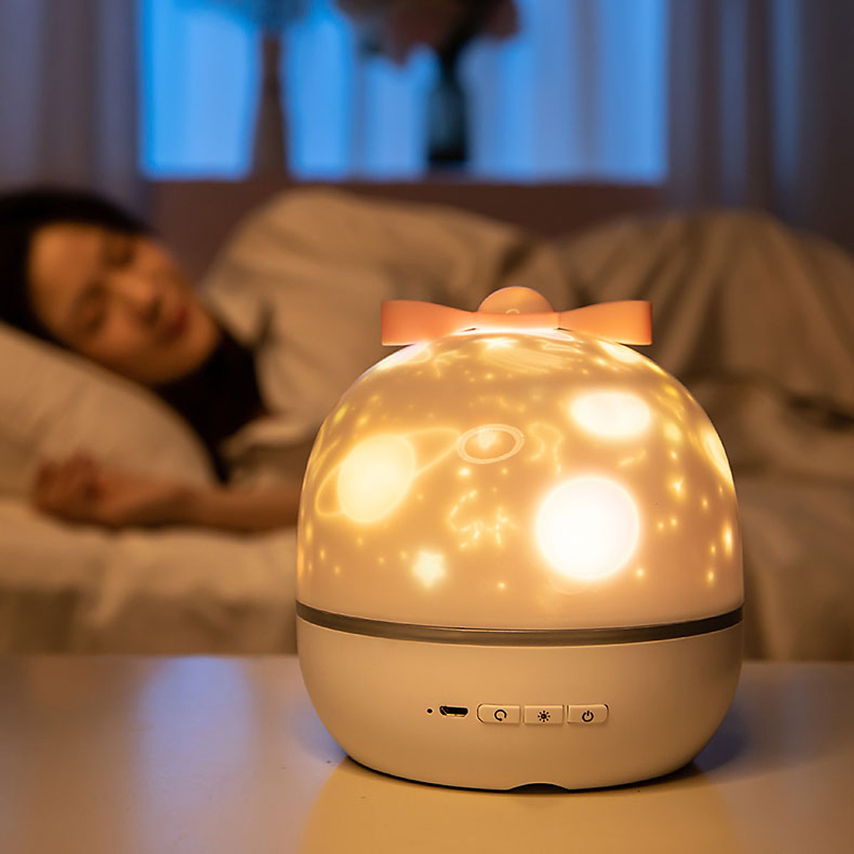 Đèn ngủ ngàn sao - Đèn ngủ ánh sao, đèn ngủ sao trời - Đèn ngủ 3d chiếu ngàn sao lung linh đưa cả vũ trụ về nhà với bầu trời đổi màu - Có kèm theo dây cap sạc.