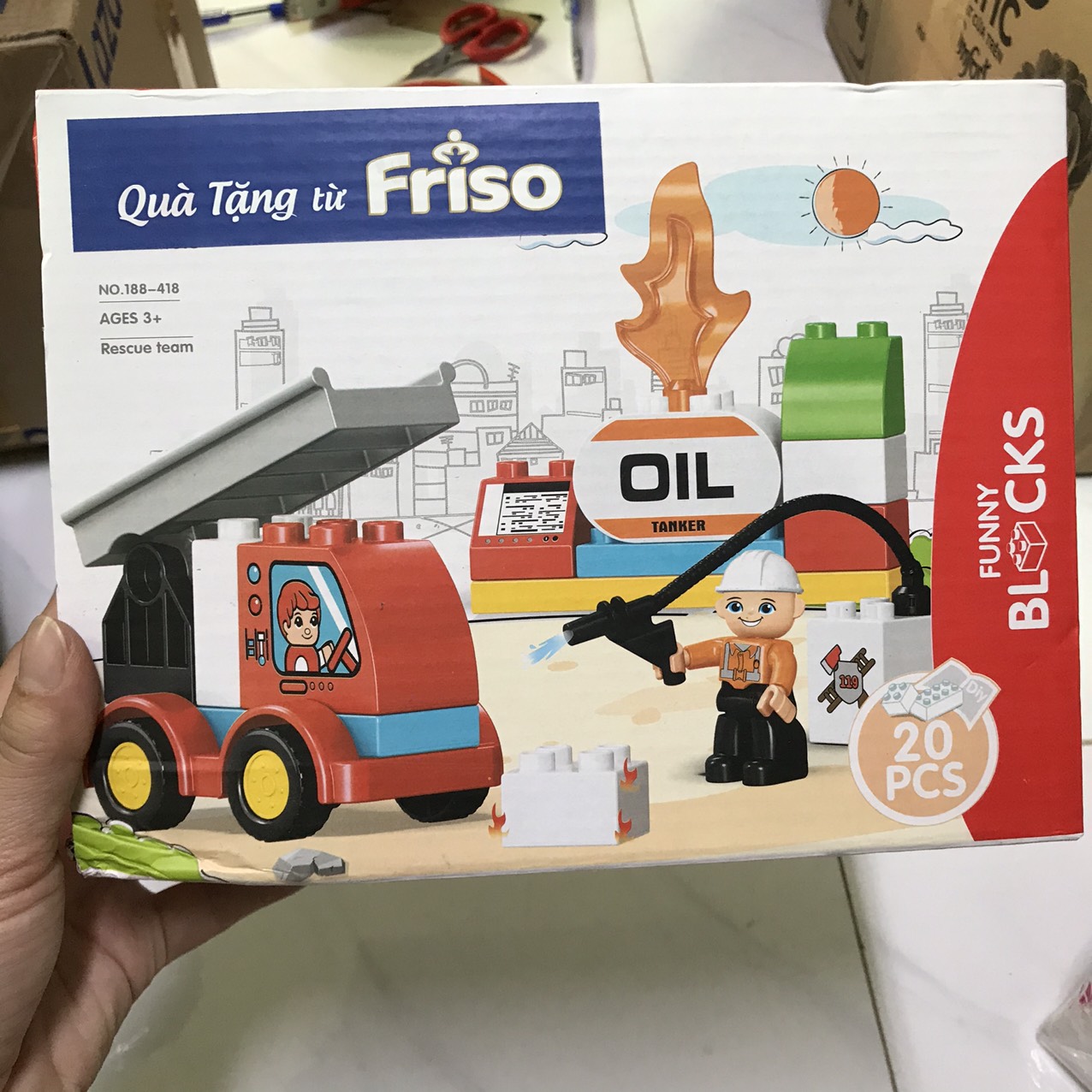 Bộ đồ chơi xe công trình lắp ghép - Quà tặng từ Friso