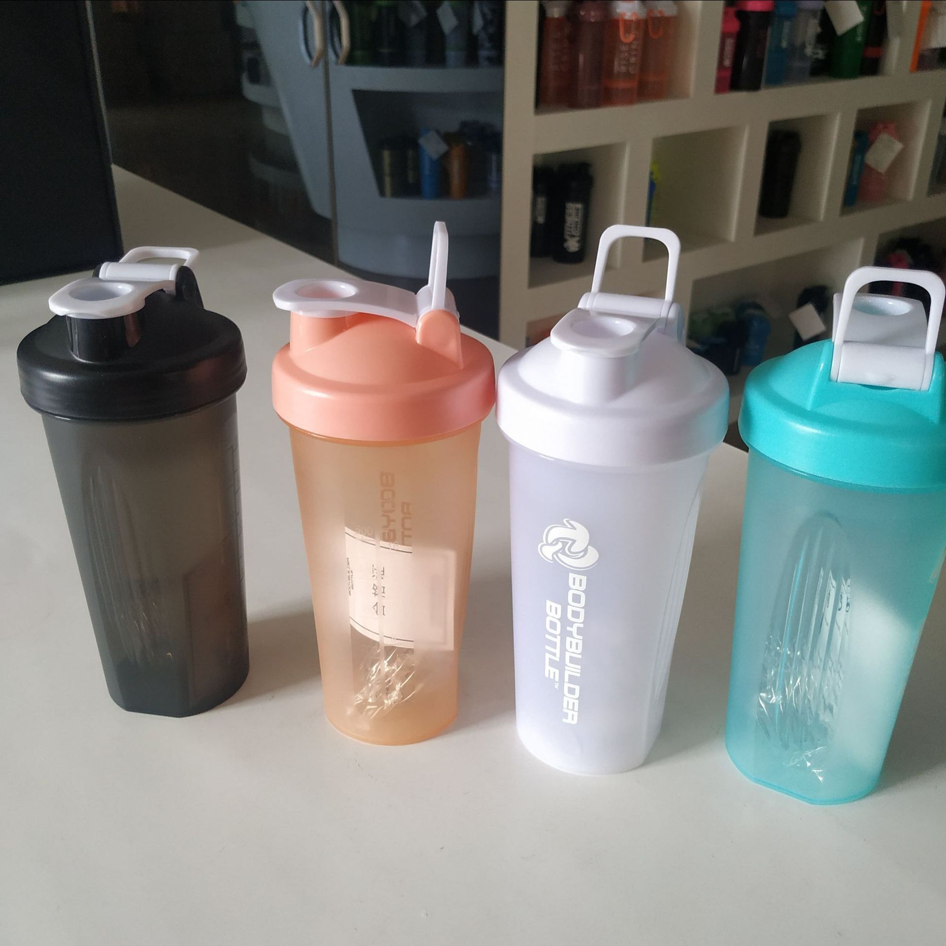 Bình lắc tập gym bình nước thể thao body builder 650ml