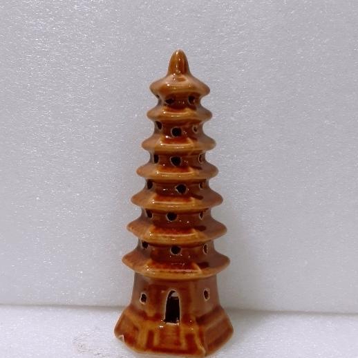 Tháp - tượng gốm sứ Bát Tràng trang trí tiểu cảnh sân vườn