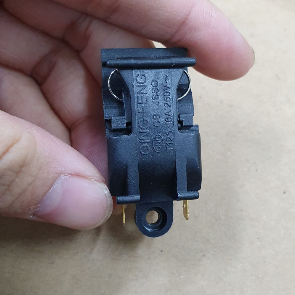 5 chiếc công tắc âm nước