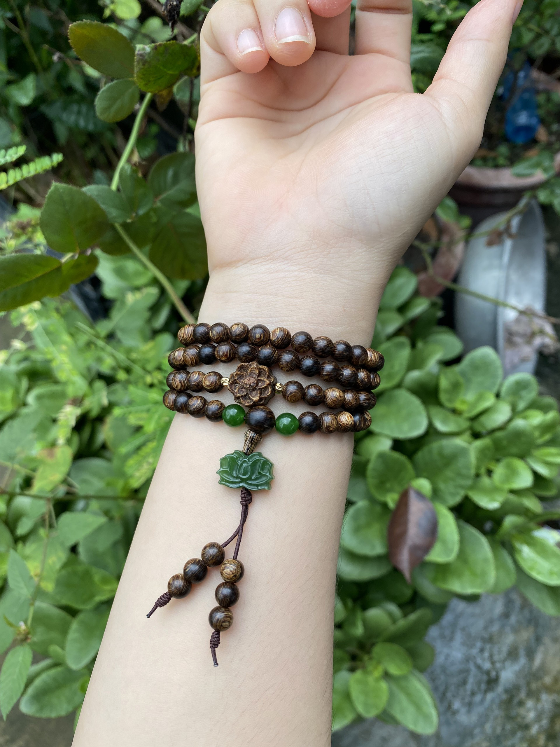 Vòng tay trầm hương phong thủy - Mix sen đá - Trầm hương sánh chìm