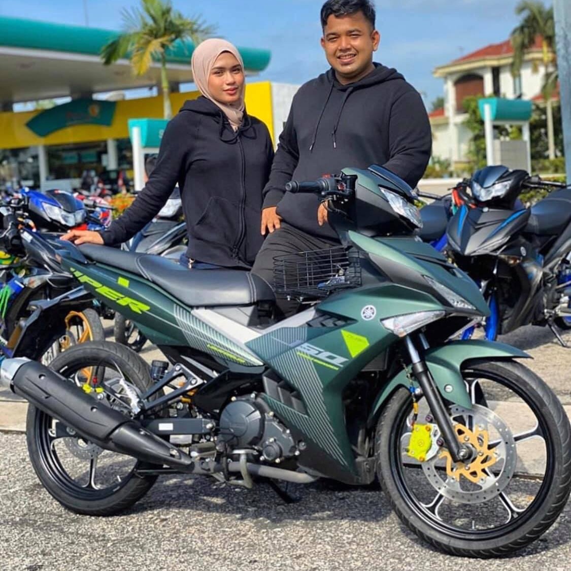 Tem rời xe exciter 150 chữ Jupiter sọc vàng dán xe đen nhám