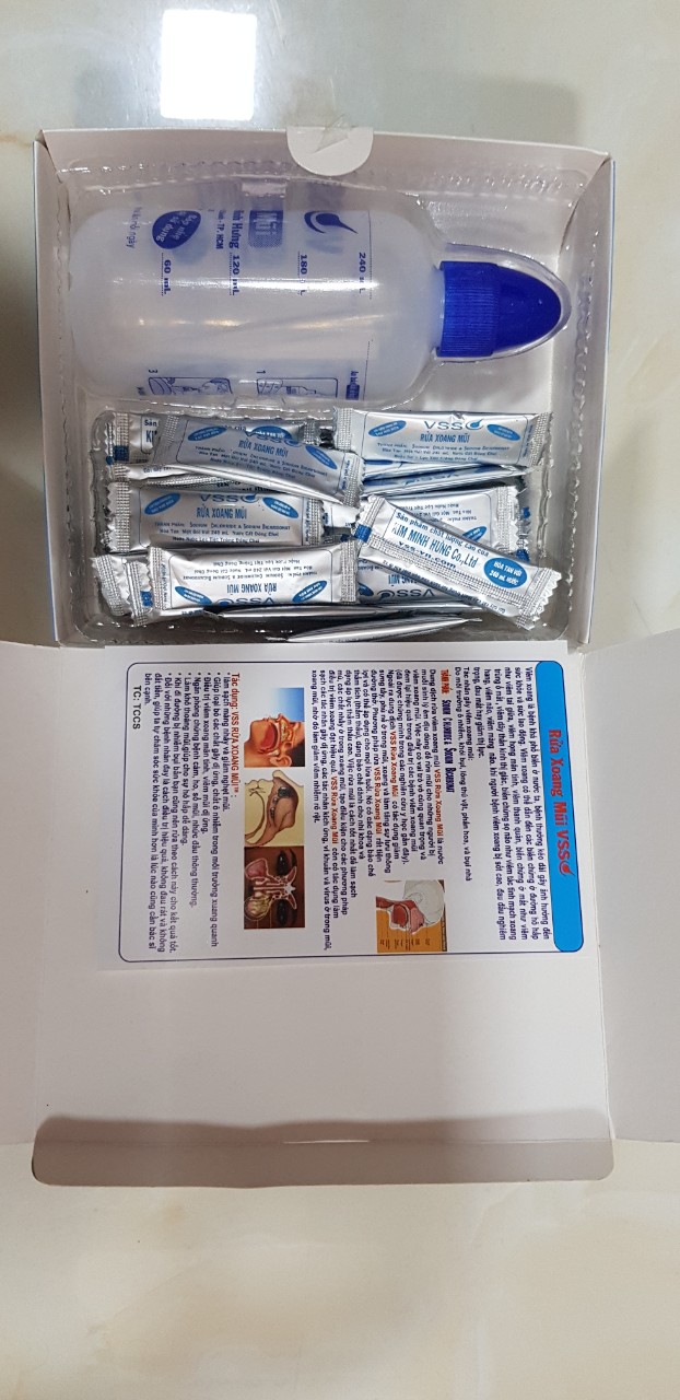 Muối rửa xoang mũi muối súc miệng bộ 1 bình và 50 gói muối sinh lý