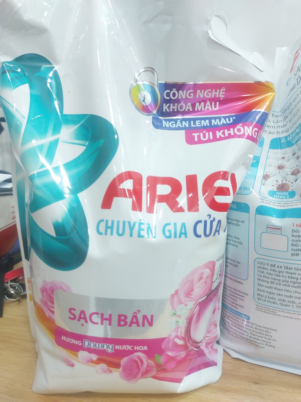 Nước giặt Ariel túi khổng lồ chuyên ngăn lem màu các loại hương túi 4.1kg/3.9kg/3.7kg cửa trên và cử