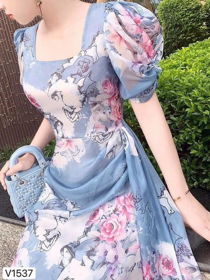 Đầm xòe lụa hoa cổ vuông họa tiết hoa lá xinh xắn
