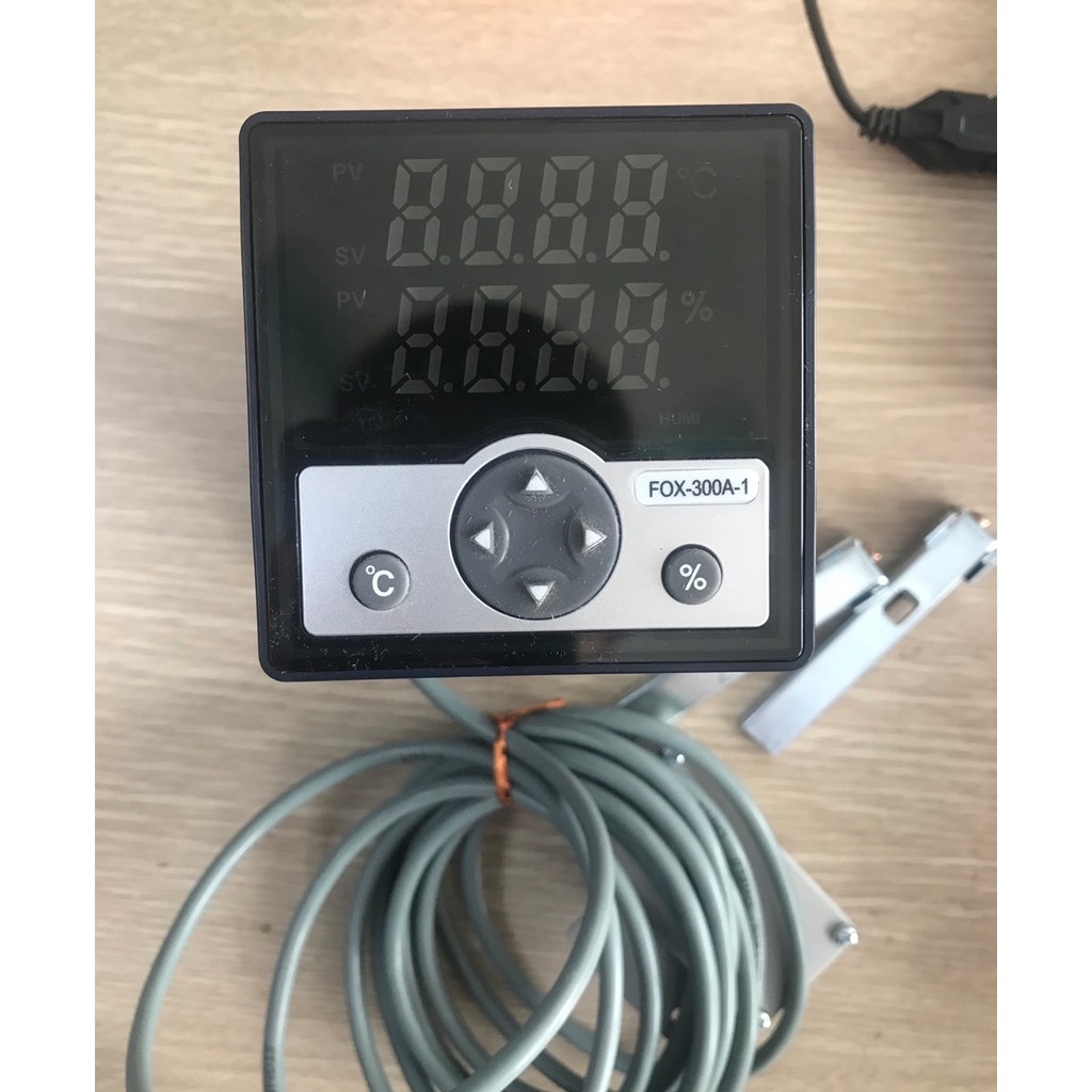 Bộ điều khiển nhiệt độ và độ ẩm fox300a-1 2 relay nhiệt độ, độ ẩm và kèm theo sensor