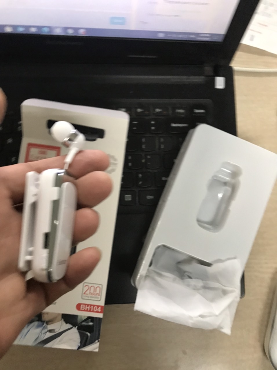 Tai nghe bluetooth kẹp áo earldom bh104