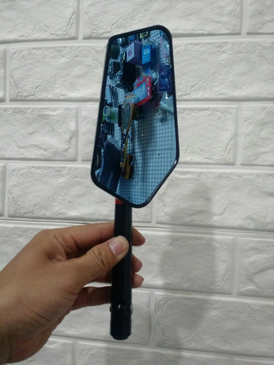 Kính chiếu hậu Rizoma Xéo màu đen- 1 chiếc bên trái