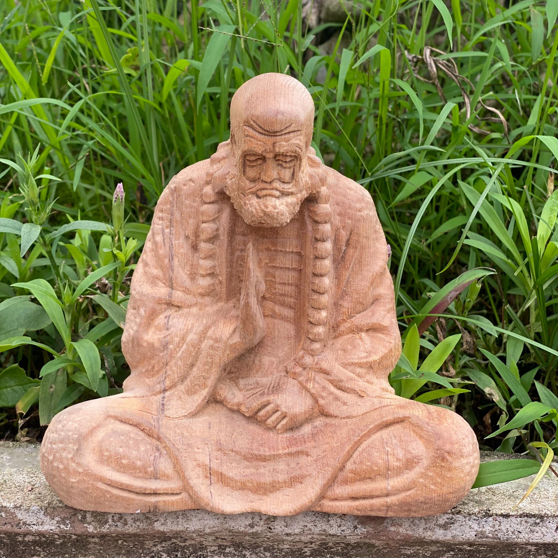 Tượng gỗ Đạt Ma sư tổ gỗ ngọc am, hương, bách xanh để bàn, taplo ô tô, trang trí phong thuỷ, quà tặng