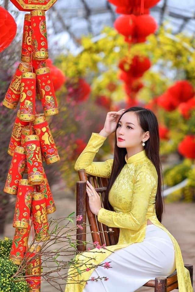 Áo dài gấm tơ hoa nhí vải mềm