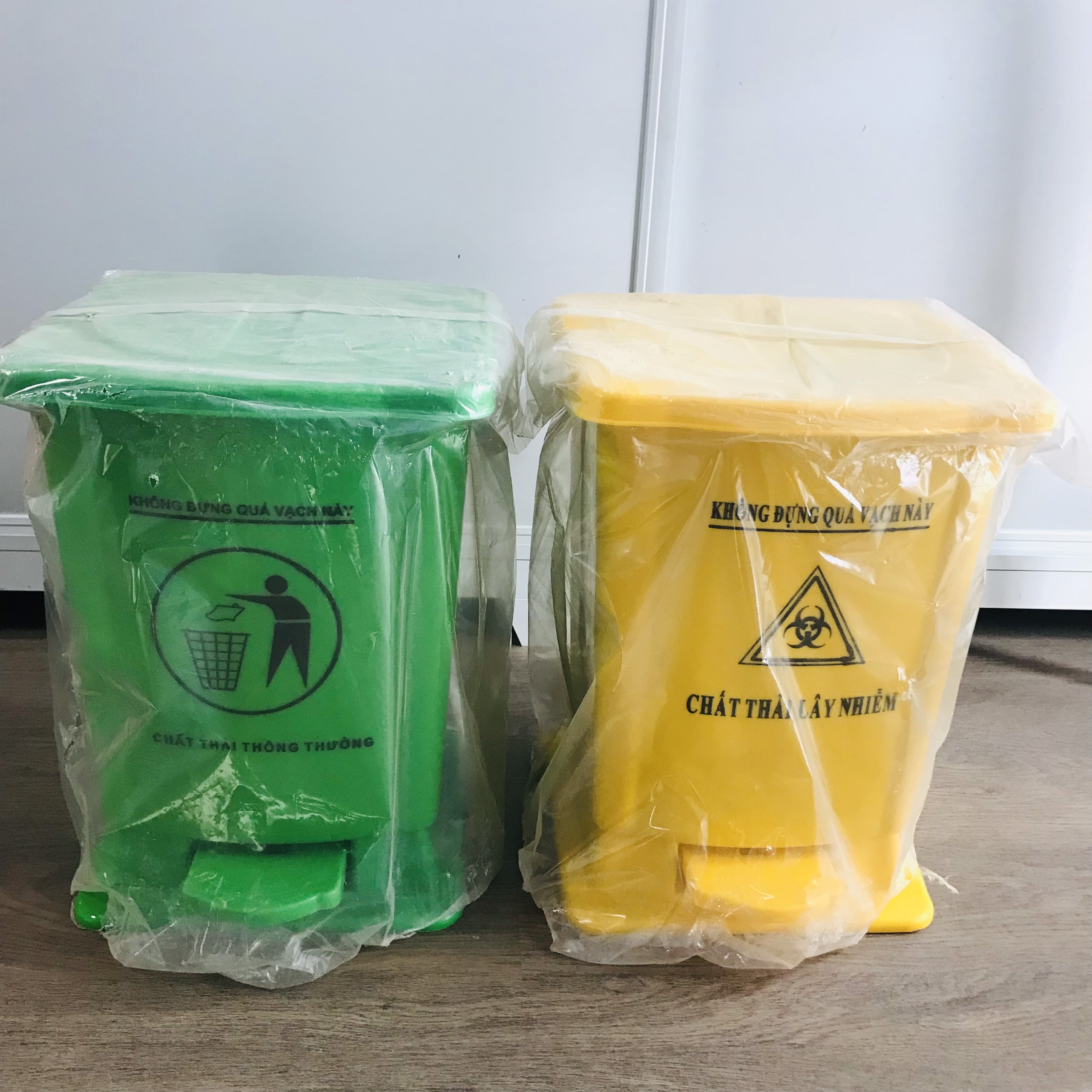 Thùng đựng rác thải y tế chân đạp 15 lít