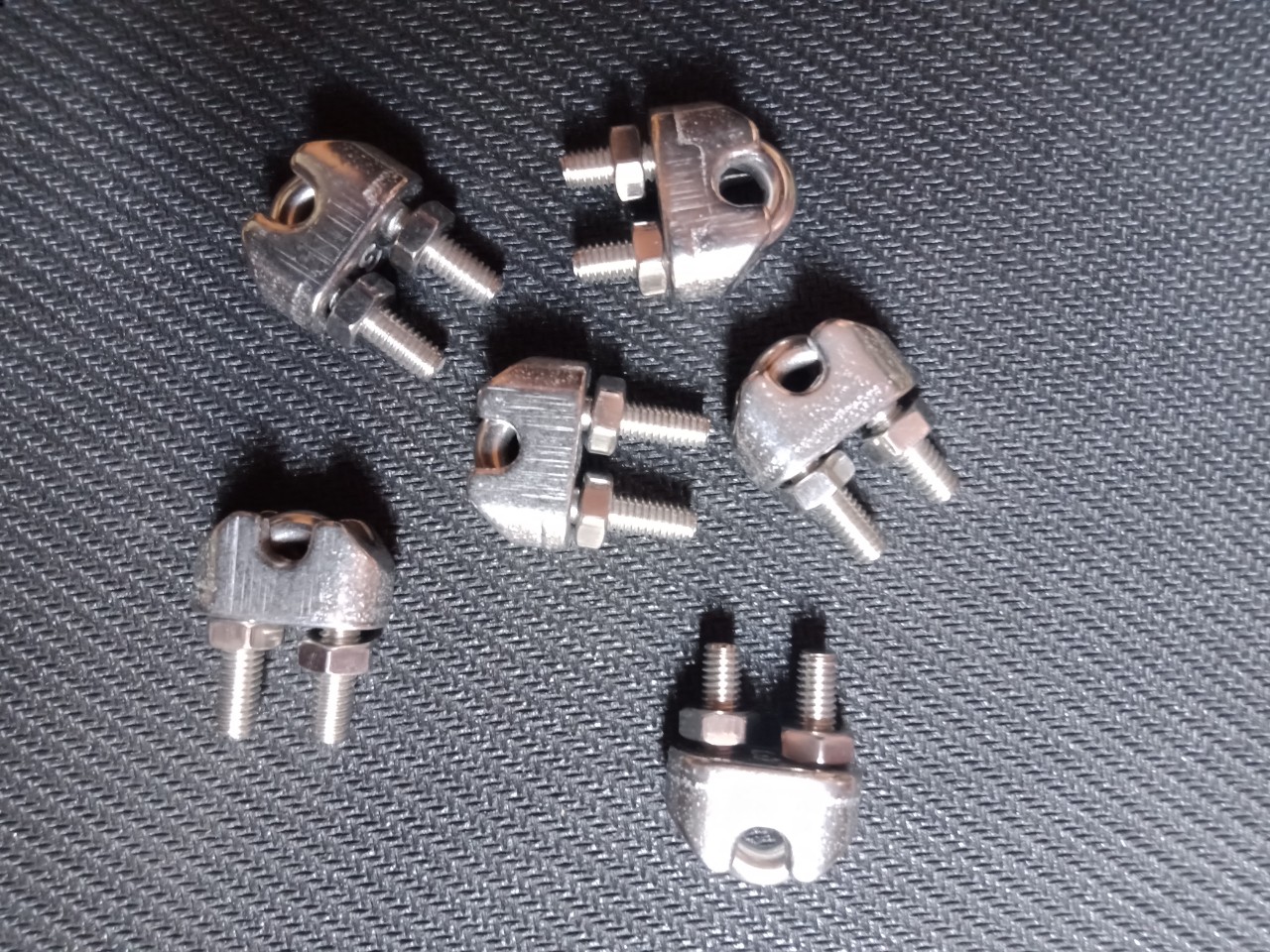 Ốc xiết cáp chữ U dành cho dây cáp 3 ly và 4 ly (45k/15c  ốc mạ kẽm, 60k/10c ốc inox304, 105k/ 10 ốc inox 304 kèm 2 tăng đơ inox304)