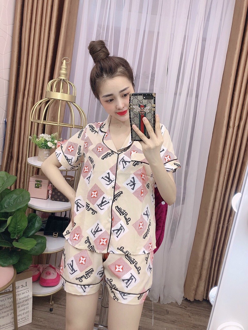 Piama quần đùi vải lụa hàn mặc thoải mái size dưới 60kg.lh009
