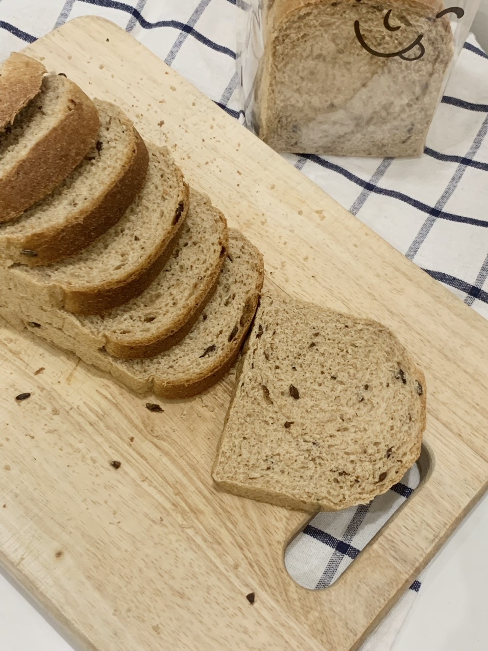 Bánh mì nguyên cám hạt lúa mạch nảy mầm