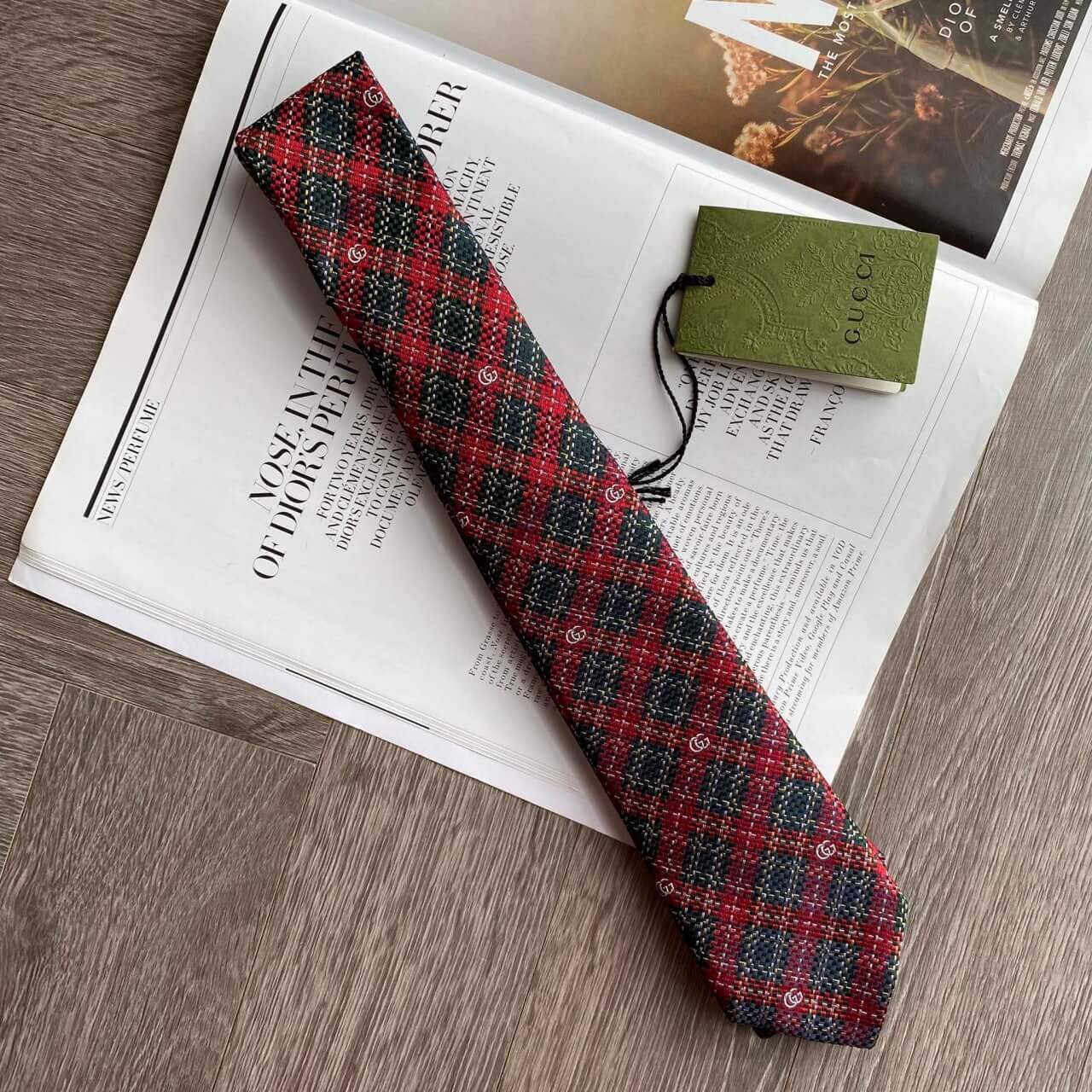 Cà vạt nam Gucci